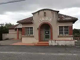 The town hall in Saint-Caprais