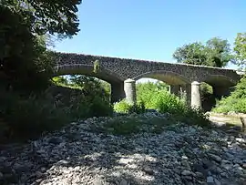 The old bridge over the Claduègne, in Saint-Jean-le-Centenier