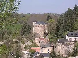 The chateau and surrounding buildings in Saint-Léons