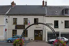 The town hall in Saint-Vrain