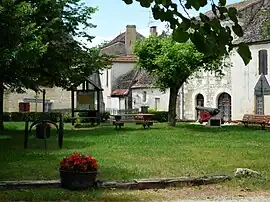 A view within Saint-Aubin-de-Lanquais