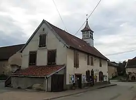 The town hall and school in Semondans