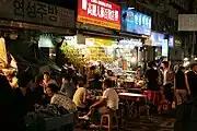 People eating outside in the market (2006)