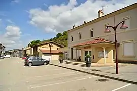 The town hall in Serves-sur-Rhône