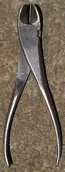 Diagonal pliers or side cutters