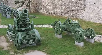 The howitzer with its transport cart; for transport, the barrel would be removed from the body and placed on the cart, at the Belgrade Military Museum, Serbia.