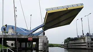 Slauerhoffbrug is rising.