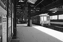 A DMU at one of the station's northern bay platforms (the last platforms to be used) in c. 1967.