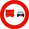 R-306No overtaking by heavy goods vehicles