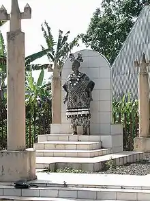 Statue of a traditional chief at the Chefferie