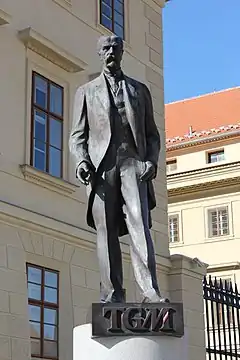 Urban statue of Masaryk