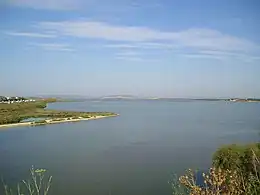 Étang du Méjean seen from the bridge of Carnon looking to the west. Left, the Canal du Rhône à Sète.