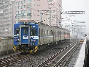 An EMU500 at Xike Station in April 2016