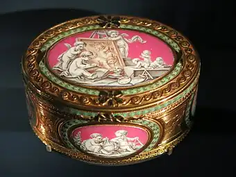 Louis XVI style snuff box, by Jean Frémin, 1763-1764, gold and painted enamel, Louvre