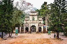 Tam quan Hương Temple, the type with the upper floor