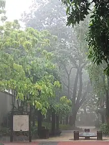 Image 18Afternoon thunderstorms are a frequent occurrence in Singapore, which has an equatorial climate. (from Geography of Singapore)