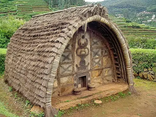 Image 82Toda tribe hut, India (from Portal:Architecture/Ancient images)