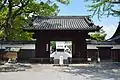 The main Black Gate (Kuro-mon) that leads into the Ōzone Shimoyashiki where the garden is located