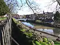 The River Medway passes Tonbridge Castle and passes under Big Bridge.