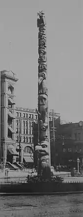 The original Pioneer Square Totem Pole in 1907