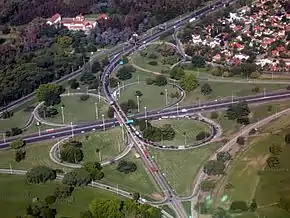 Trébol de acceso, autopistas Ricchieri y Ezeiza-Cañuelas.jpg