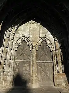 "Le porche des cloches". The largest of the three porches, was built almost 100 years after the porche du peuple and is today the main entrance into the cathedral. The voussoirs are decorated with two rows of statuettes, comprising some 40 in total, these depicting characters from the Old Testament including King David playing the harp.