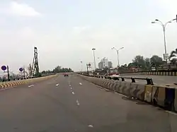 U-turn overpass near Kopar Khairane for north-bound vehicles heading towards industrial area on the east side.