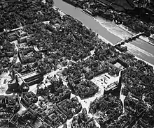 Margaret Bourke-White: Aerial photo of the inner city of the destroyed Wurzburg (1945)