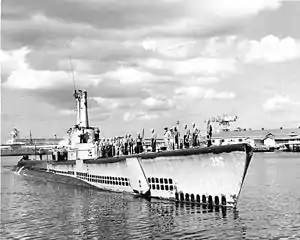 Ronquil (SS-396) entering Pearl Harbor, c. 1944-45.