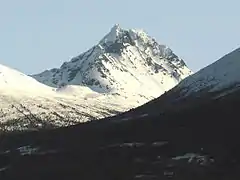 Store Venjetind and the entrance of Vengedalen.