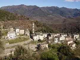 The church and surrounding buildings in Verdèse