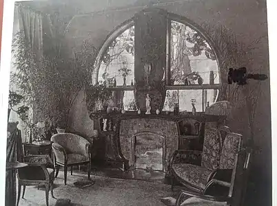 Original fireplace and decor of the salon  (1904)