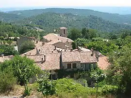 The church and surrounding buildings in Montfuron