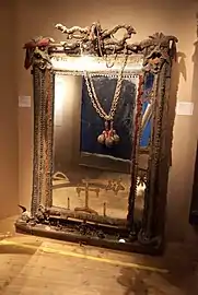 Decorated mirror