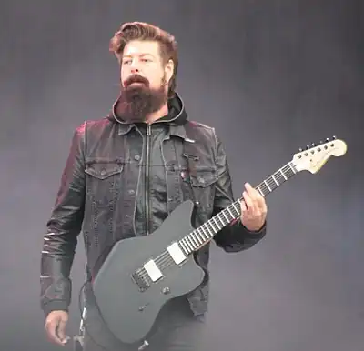 W0920-Hellfest2013_StoneSour_JamesRoot_71653-Crop.JPG