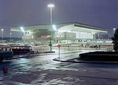 Warsaw Central railway station in Poland by Arseniusz Romanowicz (1975)