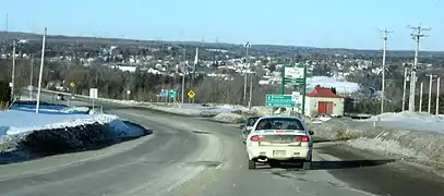 Route 249 descends in the valley of Saint-François River, near Windsor.