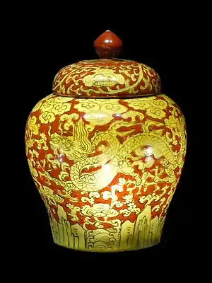 Lidded jar with yellow dragon, Ming dynasty