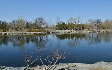 Front Lake of Jiuzhou (九州前湖), on the other side of the lake lies the site of Jiuzhou Qingyan (九洲清晏)